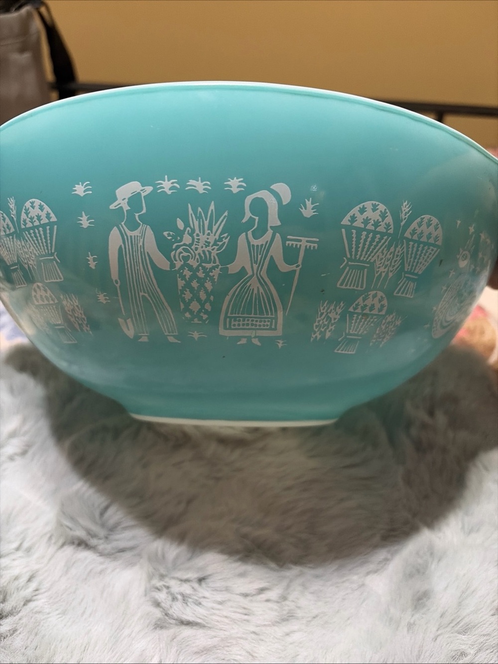 Vintage Pyrex cinderella mixing bowl in amish butter print!
